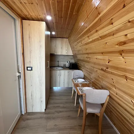 Doel House Zues * شكودر