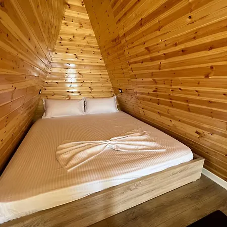 فيلة Doel House Zues